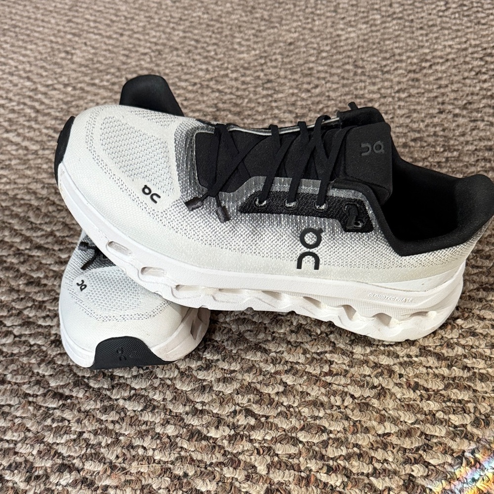 On Running Women’s Gray and Black Athletic Shoes - Picture 2 of 5